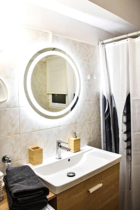 אתונה Newly Renovated-City Center Apartment מראה חיצוני תמונה