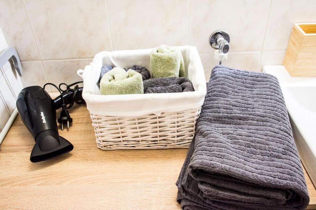 אתונה Newly Renovated-City Center Apartment מראה חיצוני תמונה